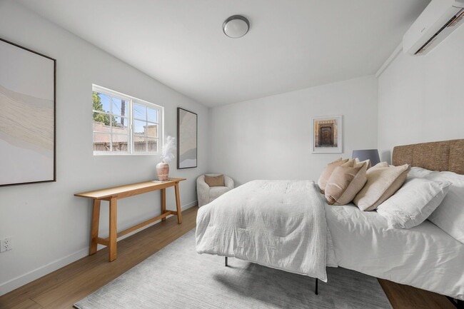 Building Photo - 1510 W 52nd St