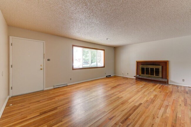 Building Photo - "Rare Find" Updated Large 5 Bedroom home W/Finished Basement!