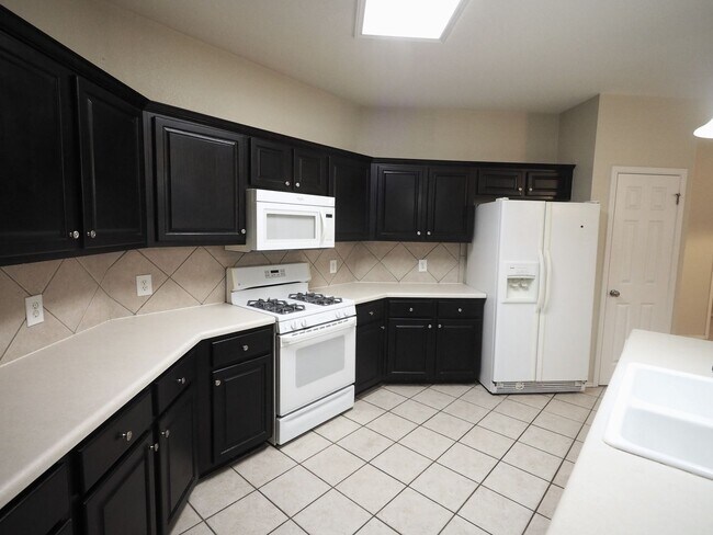 Building Photo - Amazing Pflugerville Home!