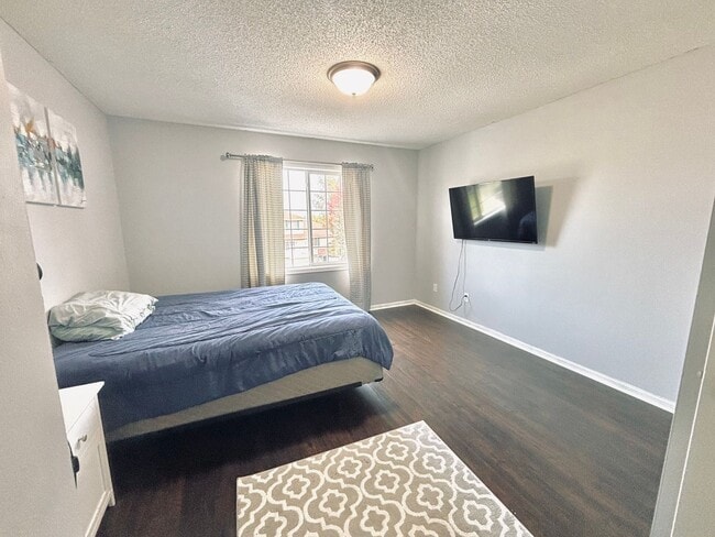 Building Photo - Rare and Beautifully Updated Townhome in a...