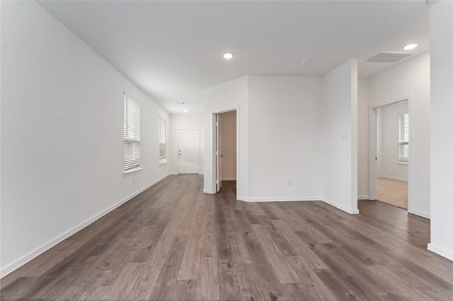 Building Photo - 24649 Cascade Haven Rd