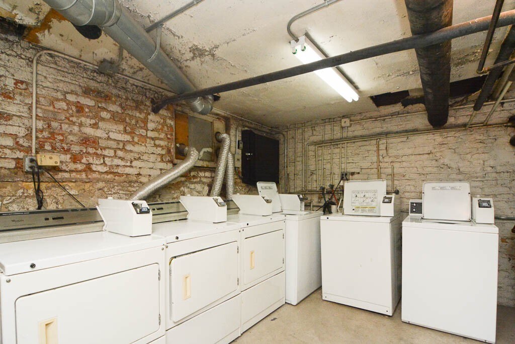 Building Photo - 3832.5 N Fremont St