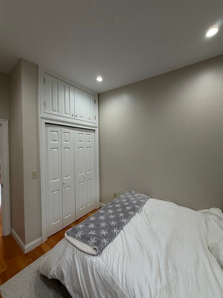 Building Photo - 261 W 2nd St