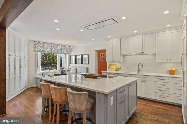 Building Photo - 1107 Savile Ln