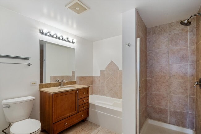 Building Photo - 5 E 14th Pl
