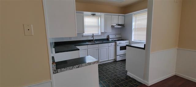 Building Photo - 2413 Royal Dr