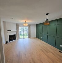 Building Photo - 221 Malloy Ln