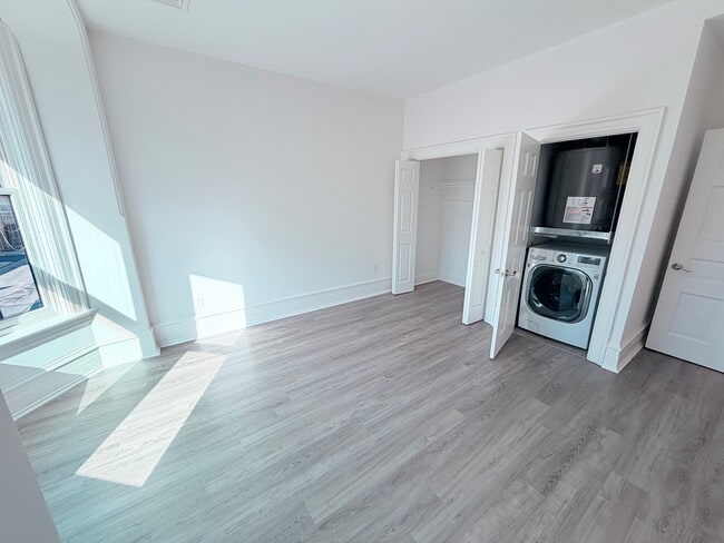 Building Photo - 19 N Duke