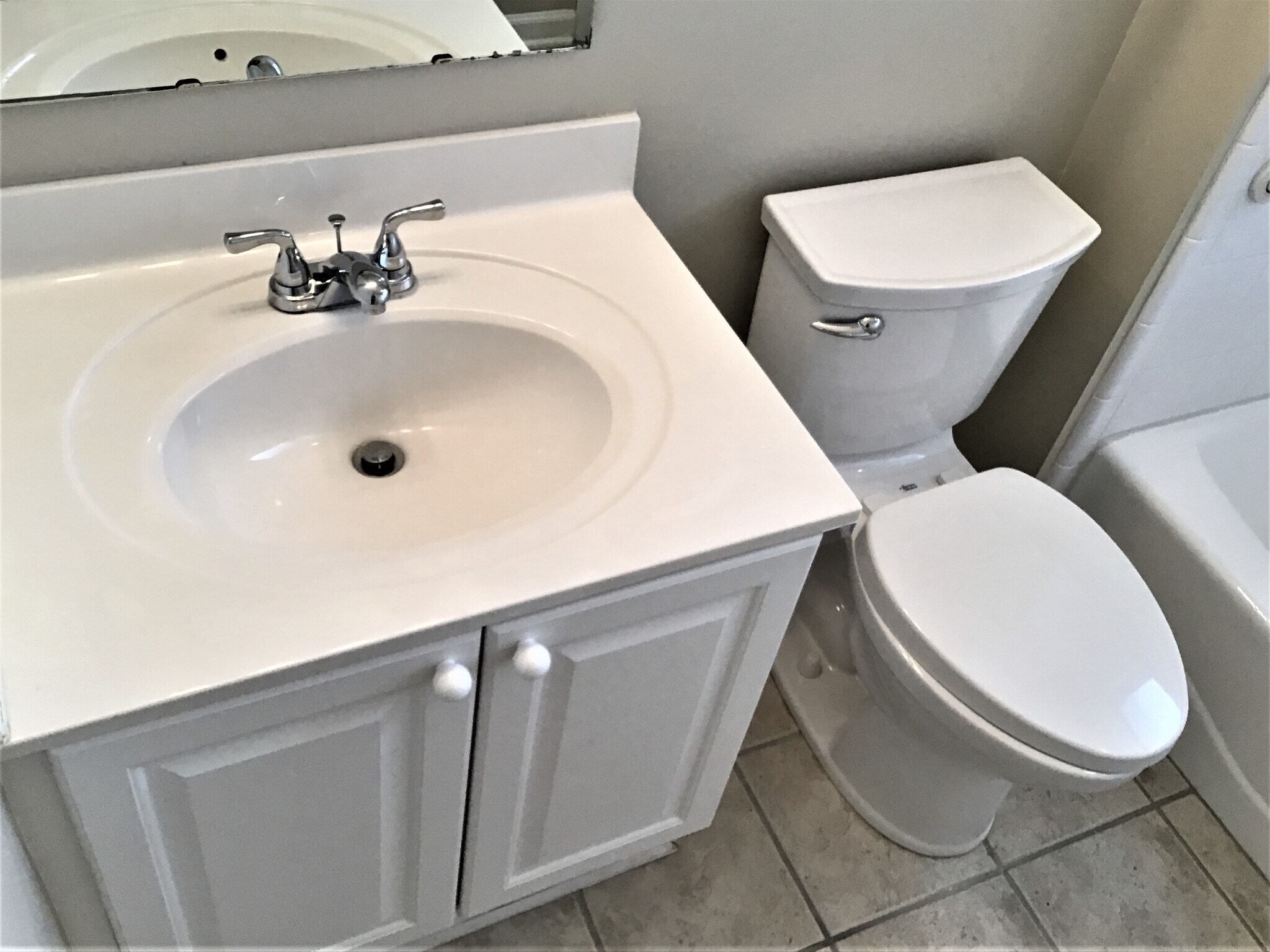 Building Photo - 587 Oakmont Dr