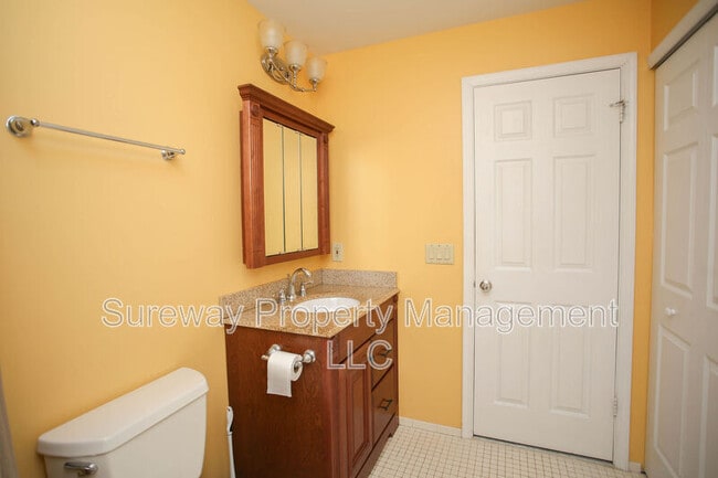 Building Photo - 315 Steeplechase Ct