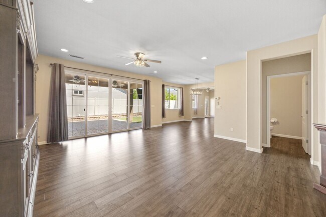 Building Photo - **Charming Home for Rent in Damonte Ranch**