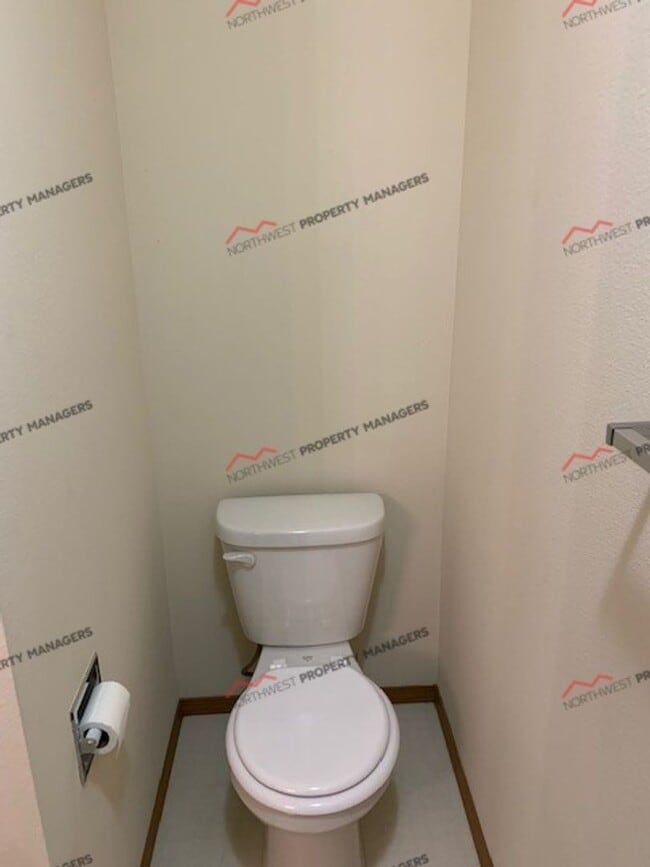 Building Photo - r95