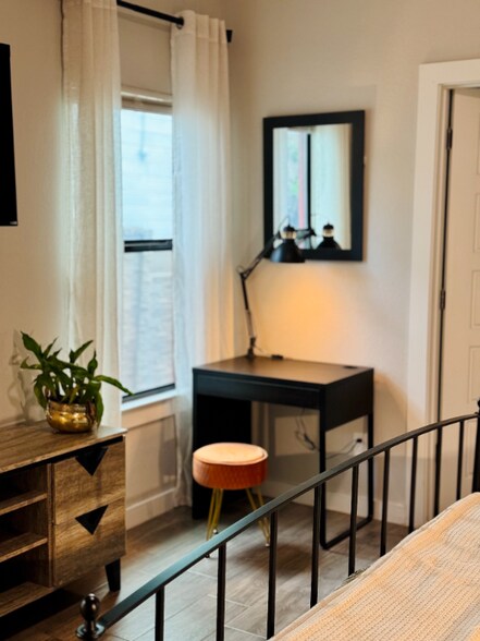 Building Photo - 607 Dawson St