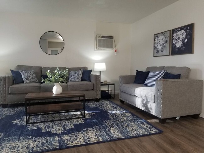 Primary Photo - Plainfield Dr 1538-40