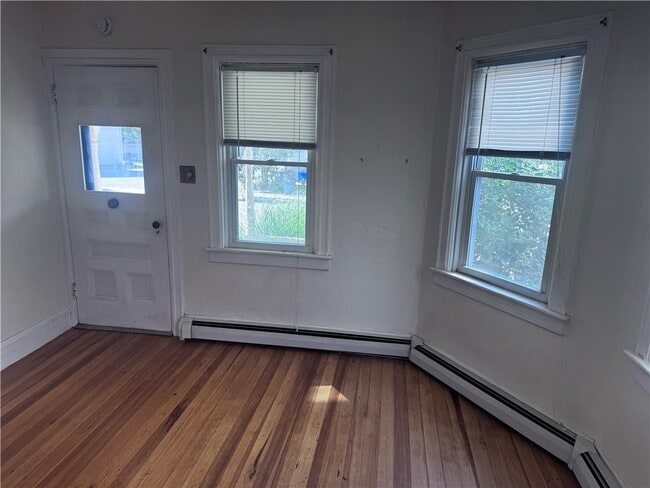 Building Photo - 53 Maple Ave
