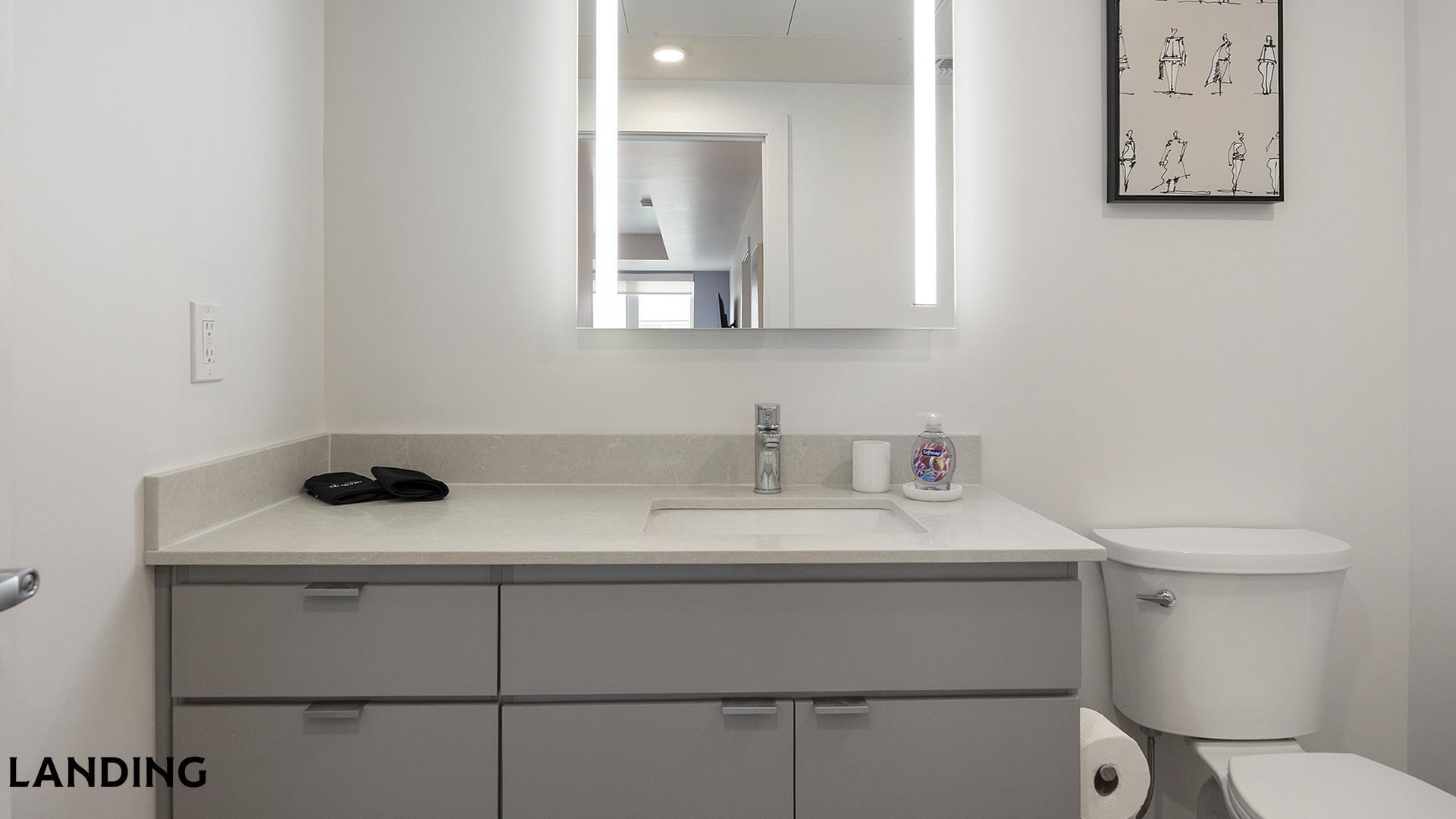 Building Photo - 707 S Farmer Ave