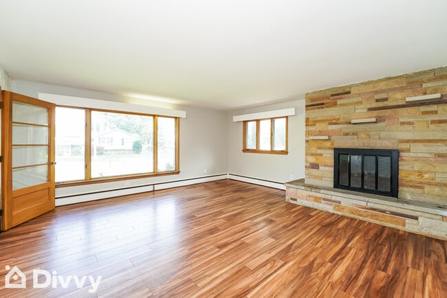 Building Photo - 150 E 272nd St