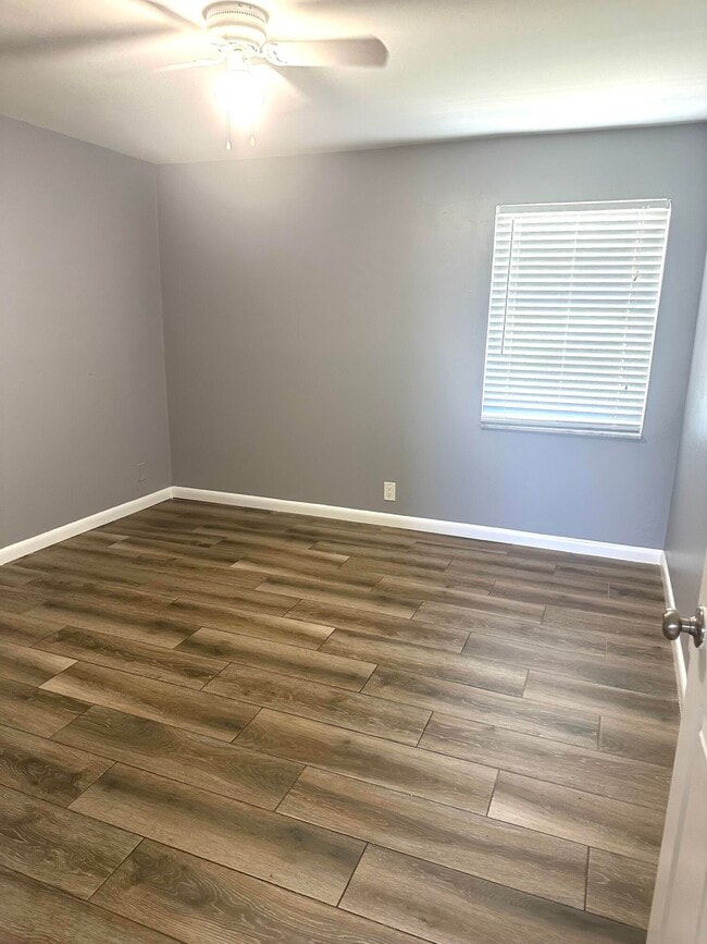 Building Photo - 9305 Sunrise Dr