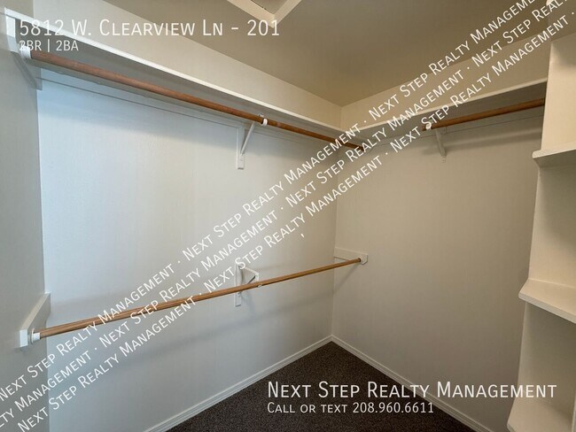 Building Photo - 5812 W Clearview Ln
