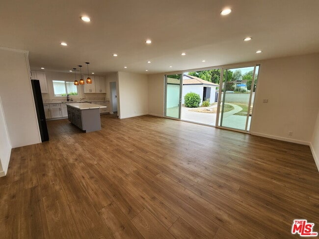 Building Photo - 6121 Sylvia Ave