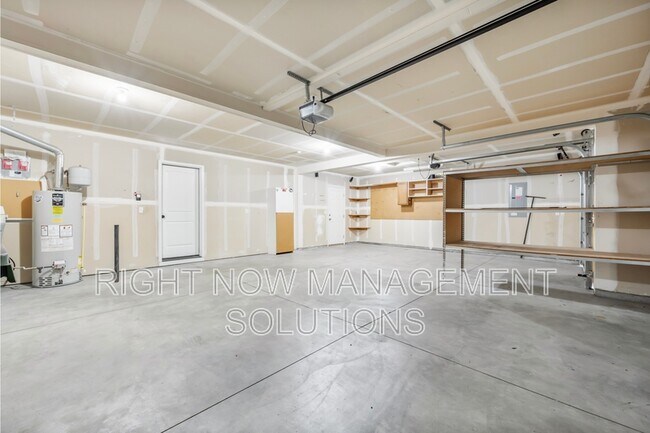 Building Photo - 1860 E Adelaide Dr