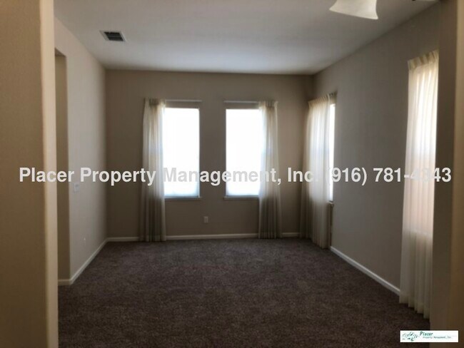 Building Photo - Avail June 9! Large 3 bdrm w/Great Yard &a...