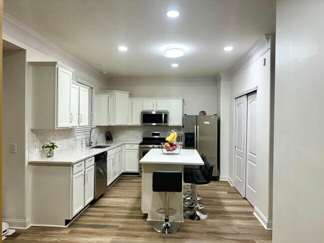Building Photo - 329 Dovetail Dr