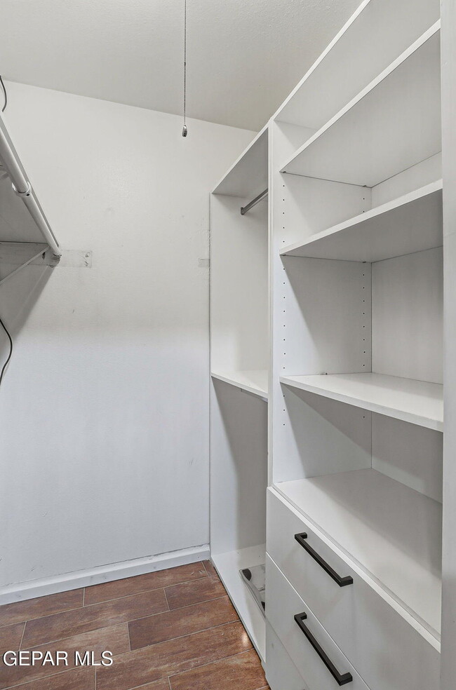 Building Photo - 1732 Russ Randall St