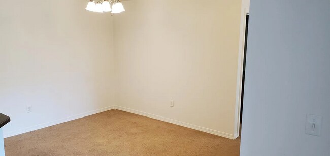 Building Photo - 2450 Windrow Dr