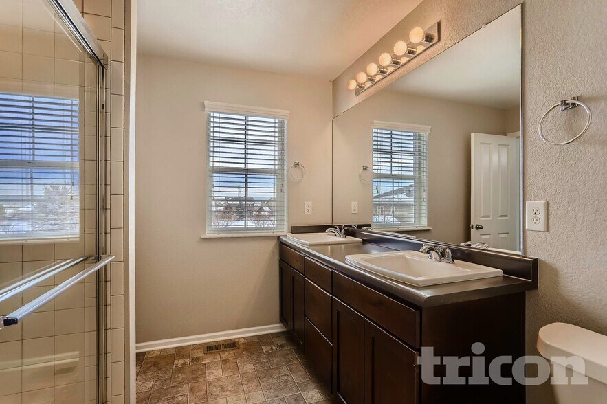 Building Photo - 555 N Kewaunee Way