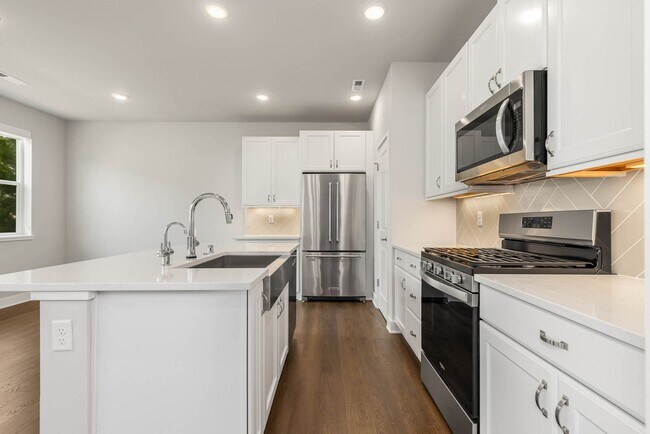 Building Photo - Beautiful River Trail 3 Bedroom Craftsman with Designer Kitchen & Spa-Inspired Primary Suite