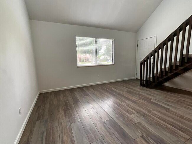 Building Photo - 435 Ponderosa Ave