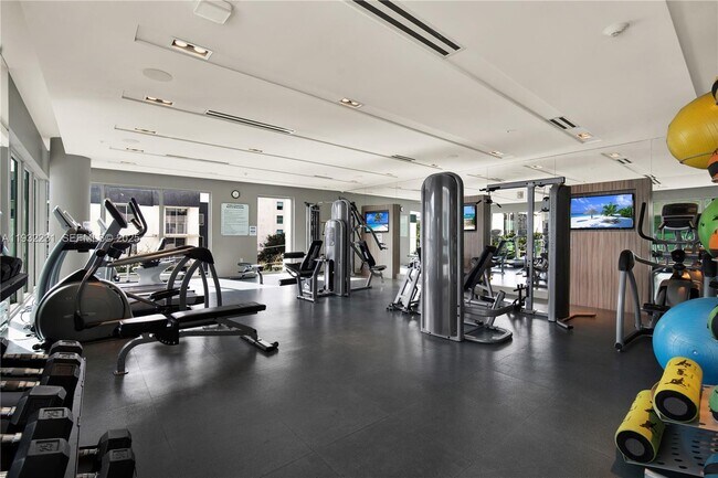 Building Photo - 1600 SW 1st Ave