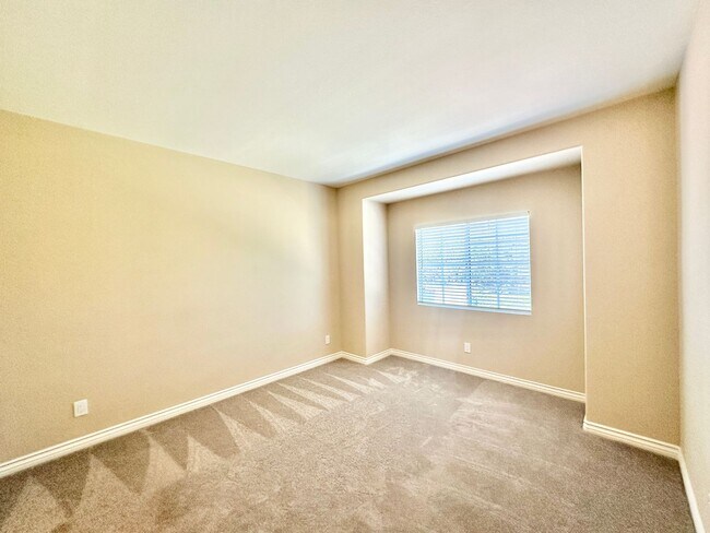 Building Photo - 4286 La Canada Rd