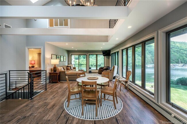 Building Photo - 8 Cedar Point Dr