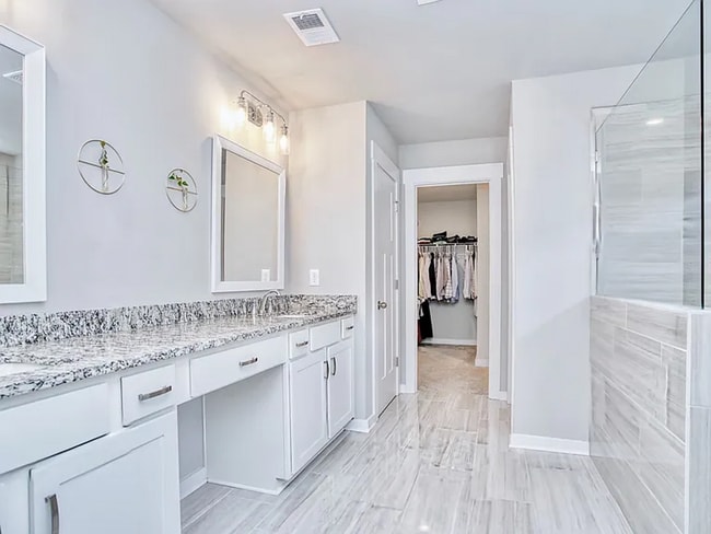 Building Photo - Immaculate Home