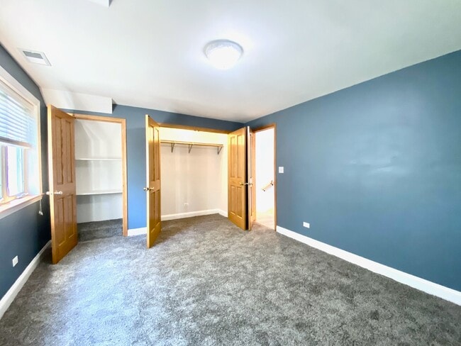 Building Photo - 2736 W Evergreen Ave