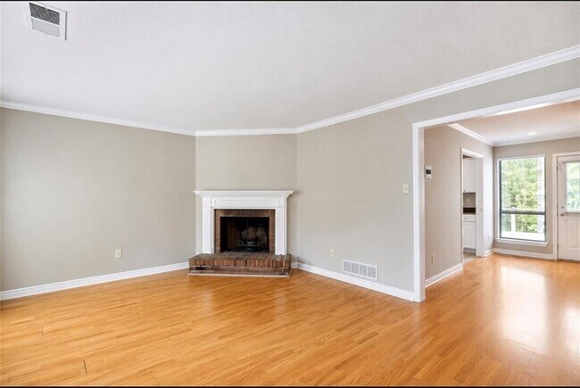 Building Photo - 2390 Newport Landing