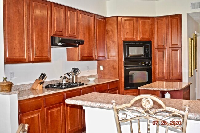Building Photo - 215 S Ocean Grande Dr