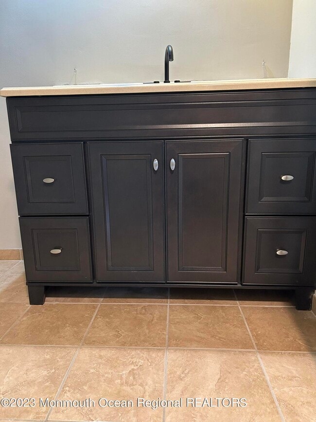 Building Photo - 136 Amberly Dr