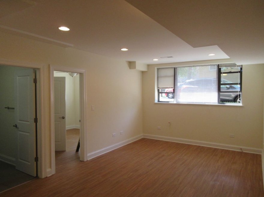 Building Photo - 1348 W Howard St