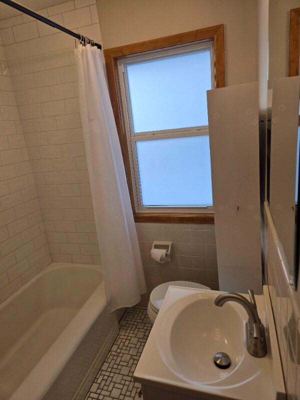 Building Photo - 301 W 2nd St