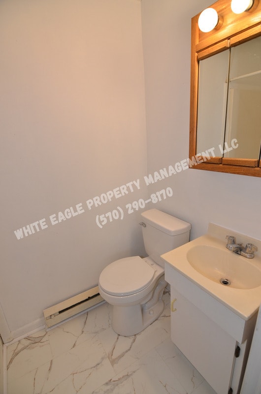 Building Photo - 208 Olyphant Ct
