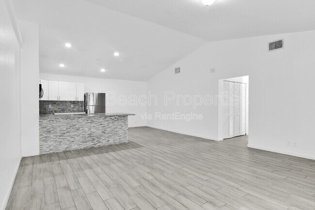 Building Photo - 13900 Folkestone Cir