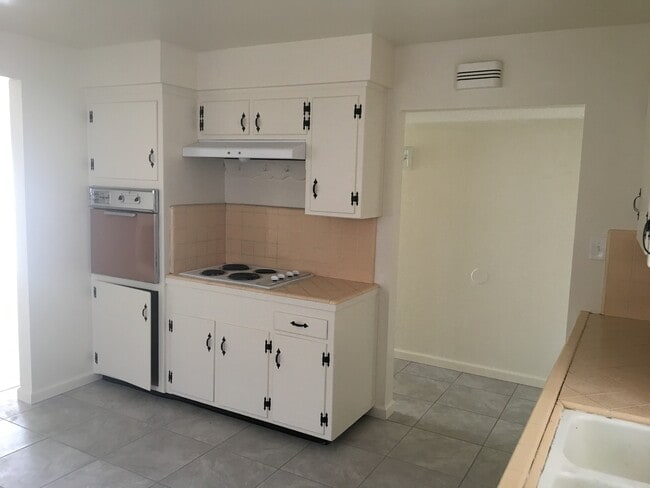 Building Photo - House