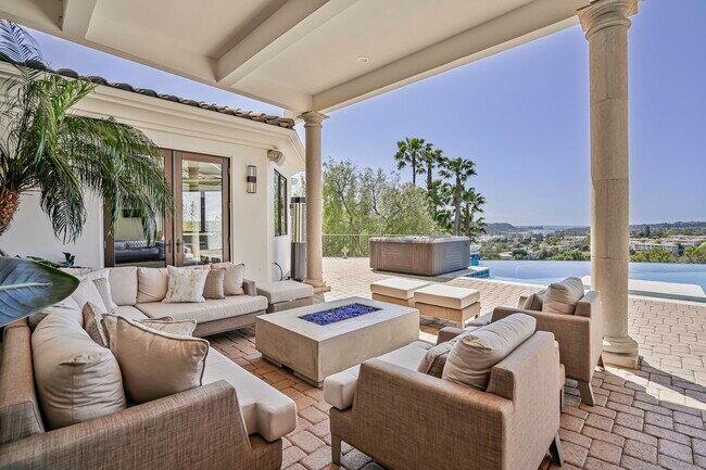 Building Photo - 7335 El Fuerte St