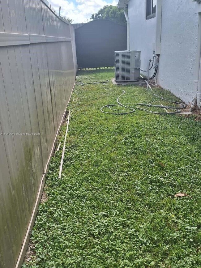 Building Photo - 13437 SW 44th Ln