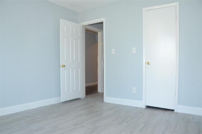 Building Photo - 6502 Briar Terrace Dr