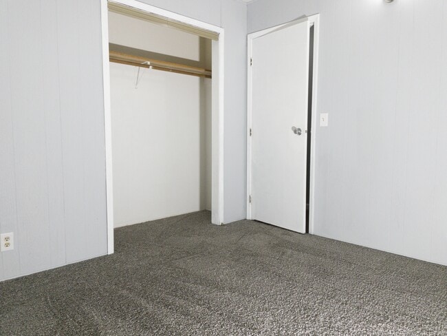 Building Photo - 6613 E 10th Ave