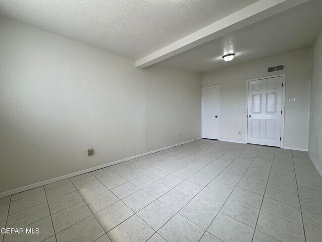 Building Photo - 9928 Acer Ave